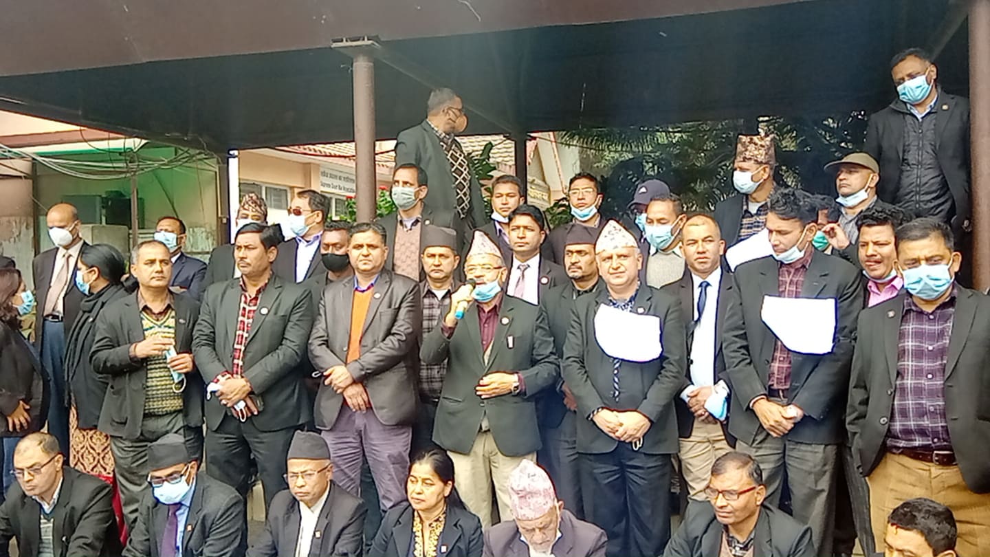 बारको आन्दोलन दबाउन नेता, मन्त्री र प्रहरी लागेका छन्: वरिष्ठ अधिवक्ता कार्की